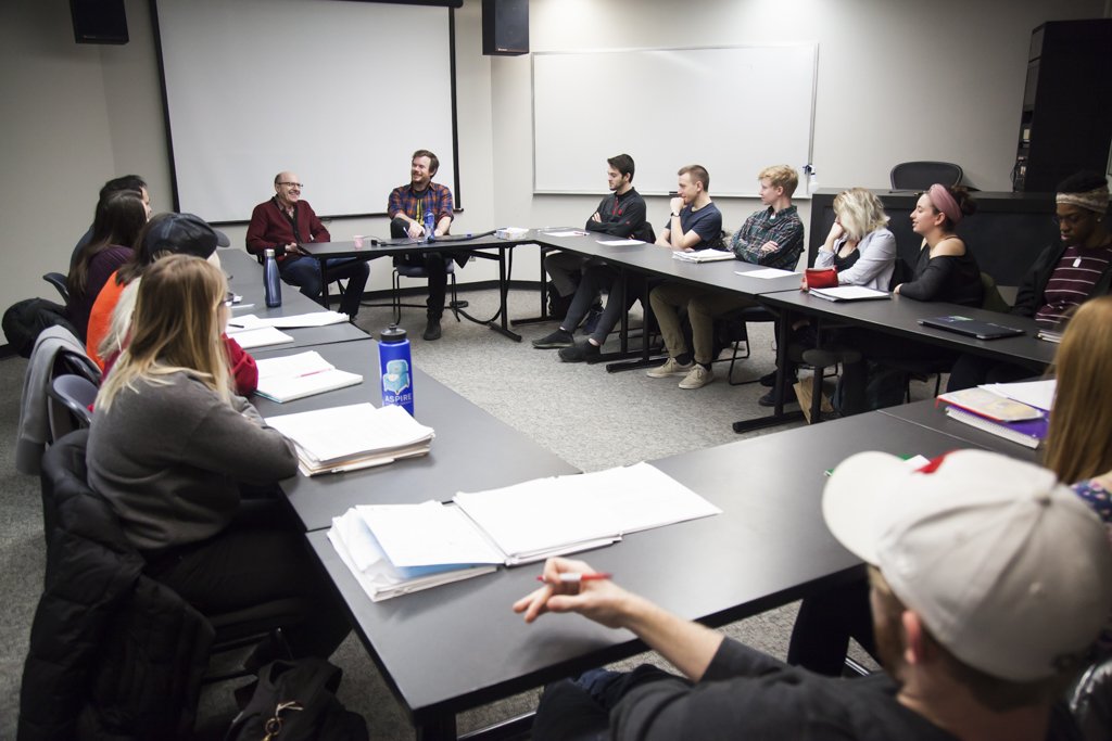 uwcommarts's tweet photo. Ahead of tonight's free screening of his film Happy Christmas, Joe Swanberg visited Professor JJ Murphy's screenwriting class to talk to students about his experiences and filmmaking process. Thanks for stopping by, @JoeSwanberg!

https://t.co/ZEYXmzCG4T https://t.co/CBlfBgfSiF