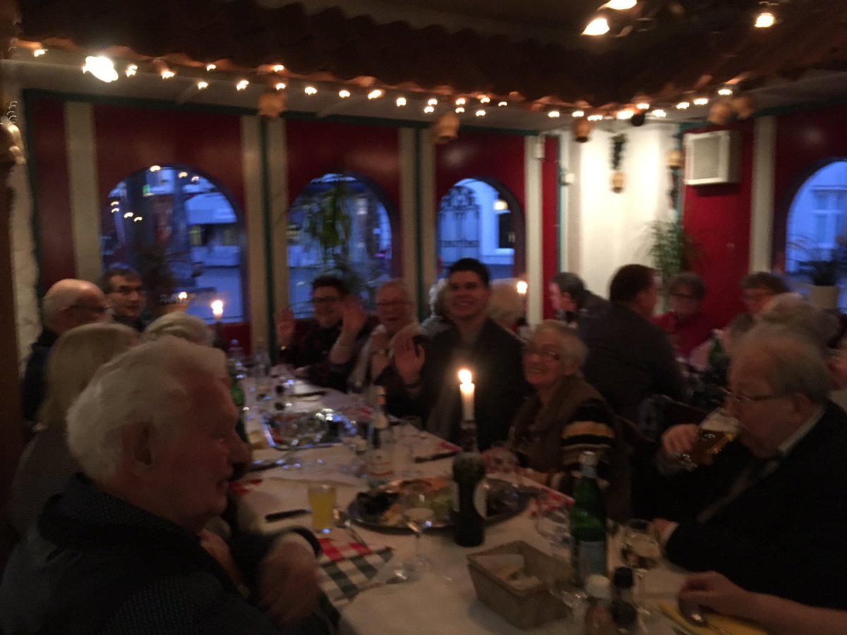 itilitybv's tweet photo. Cool evening singing along with the generation that made our life possible - thanks from all Itilians! #zonnebloem https://t.co/nsiB1XdWFp