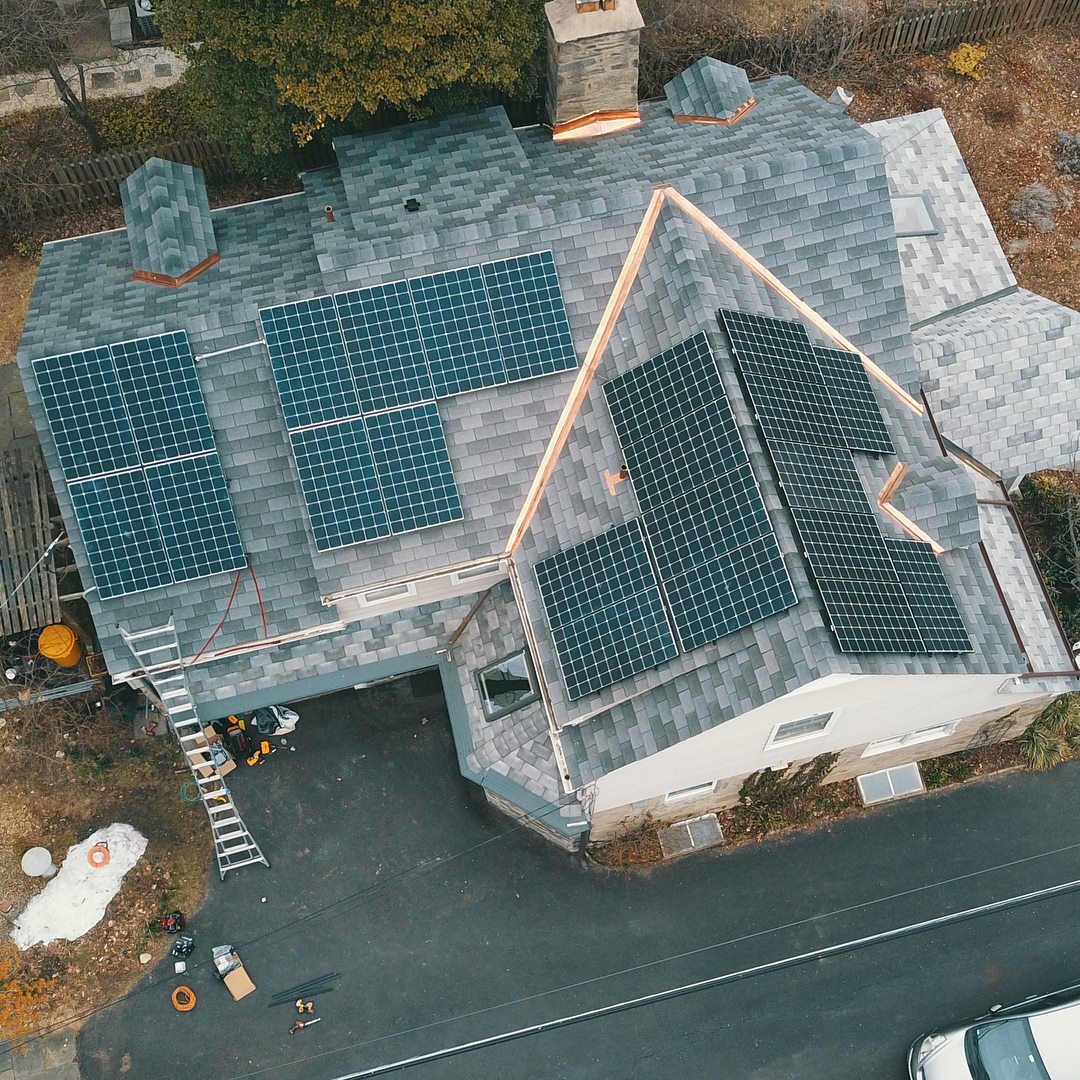 SolarStates's tweet photo. #transformationtuesday We’ve got the roof pre-install, the roof with racking, and the roof with panels. Set your eyes on this beautiful transformation! @nwphlsolar #dronephotography #rooftoprevolution #solarstates https://t.co/rsC6eRfG63