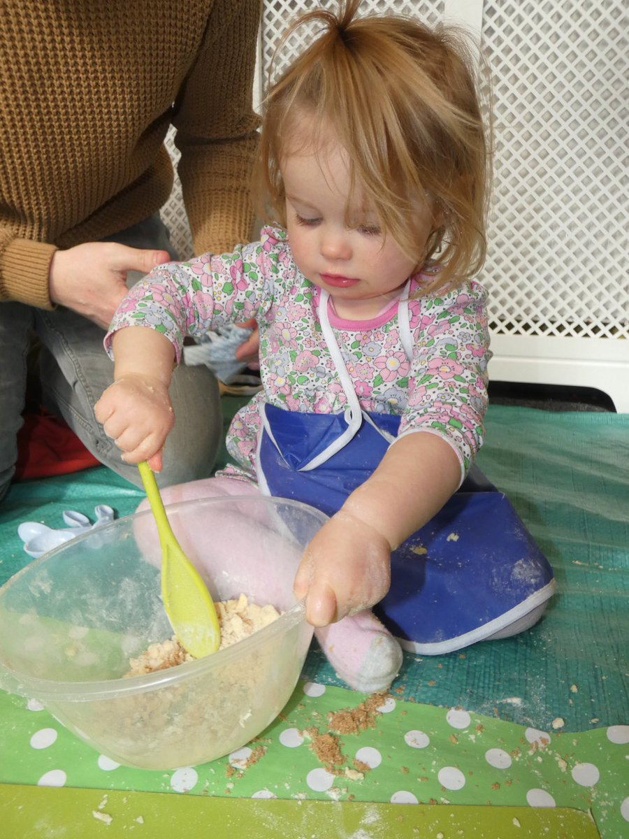 😊I’m Harriet, I’m 1 and even though I make a mess, I know to hold my bowl firmly with one hand and mix, mix, mix with the other😊#childrenscooking #RecipeOfTheDay #RecipeoftheWeek #spicedeasterscones