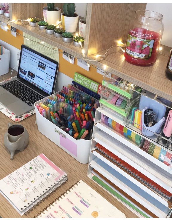 elcosodelapizza's tweet image. yo tengo un escritorio así y me entran hasta ganas de estudiar