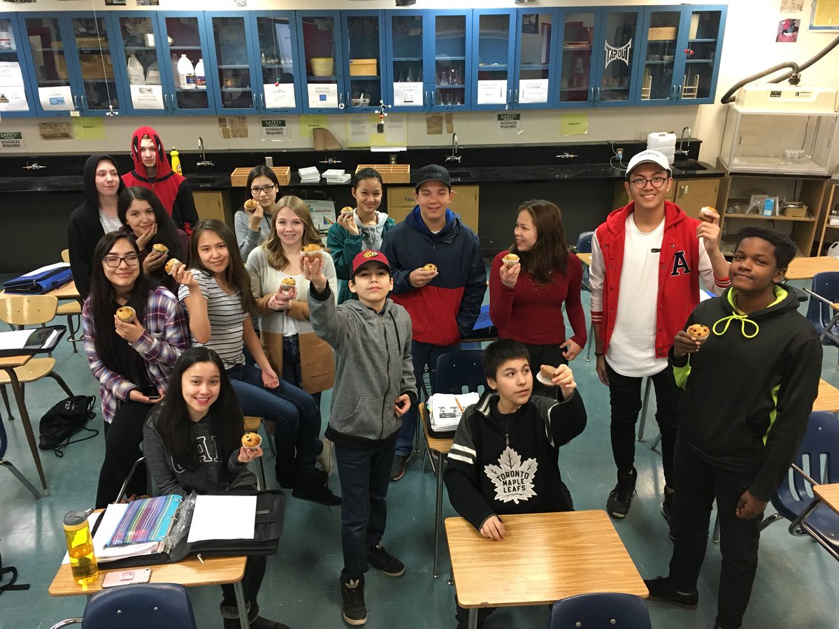 GrassickKaren's tweet image. Grassick challenged her Grade 9 Science class to NO MORE POP!!  Their reward ... homemade banana chocolate chip muffins ... YUMMY!!!!
#PACarlton #notyourordinaryschool #SaderScience #healthychoiceshealthyminds