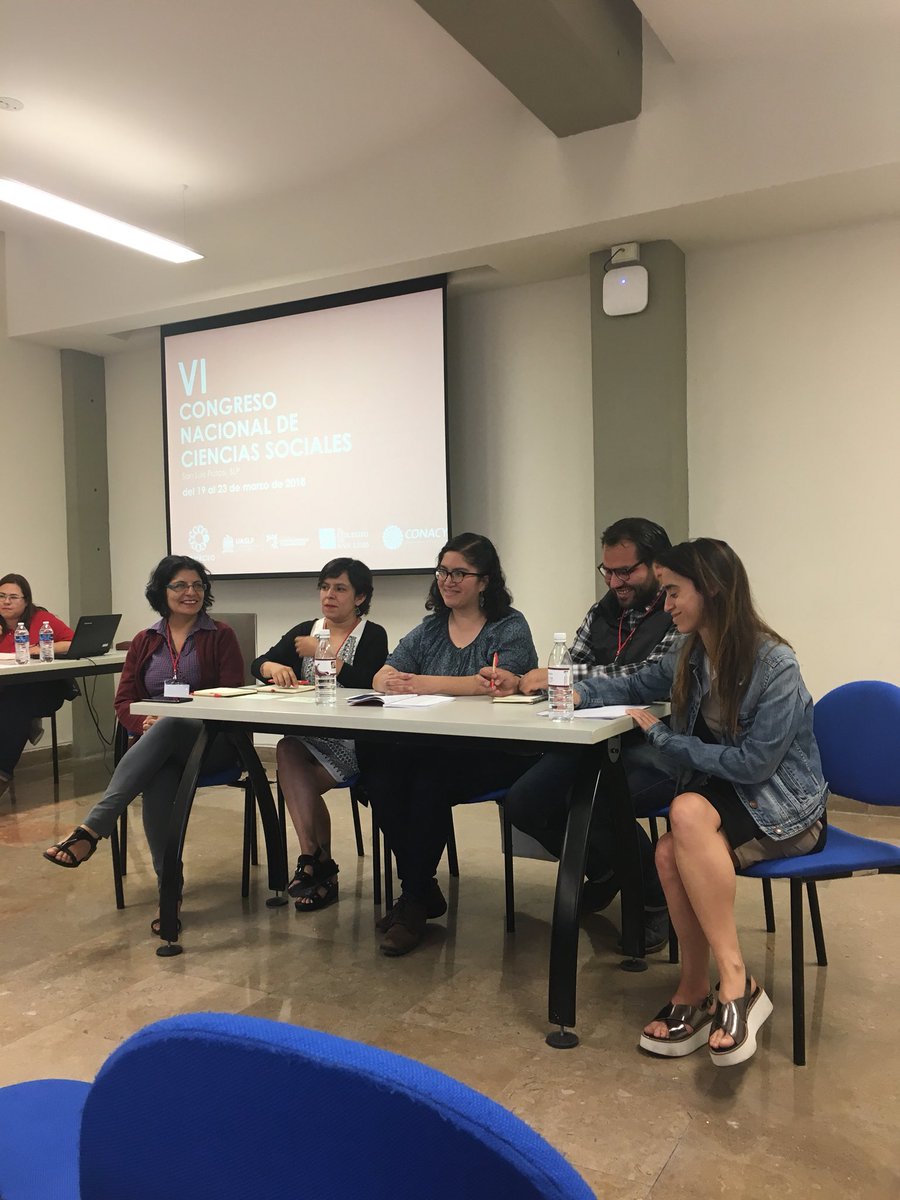 galindo45's tweet photo. Reflexionando sobre los retos de la investigación en contextos peligrosos #metodología #teoría #VICongresoComecso #Comecso2018 https://t.co/dgNl5XAZx8