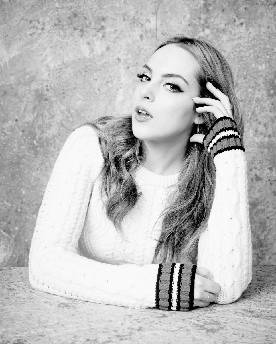 ˚ 　  　　 ˚ * 　　 ✦  　 . 
 ·  ✧　　.* 　 ⋆    ✫ 
        Bienvenida al rol.  　 　 ⋆         <a href="/brxna_r/">Rosalie</a>. 
 .. 　 　　  　　
　     　 ✺ *  +