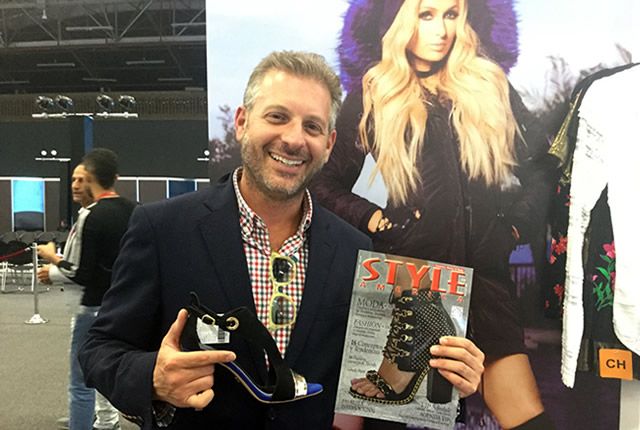 STYLEAMERICAmag's tweet image. Estuvimos conociendo la nueva colección de #zapatos de Paris Hilton y su llegada al mercado, entrevistamos a Joe Gershon representante de la marca, los detalles en: buff.ly/2FF6CO3 #StyleAmericaModa