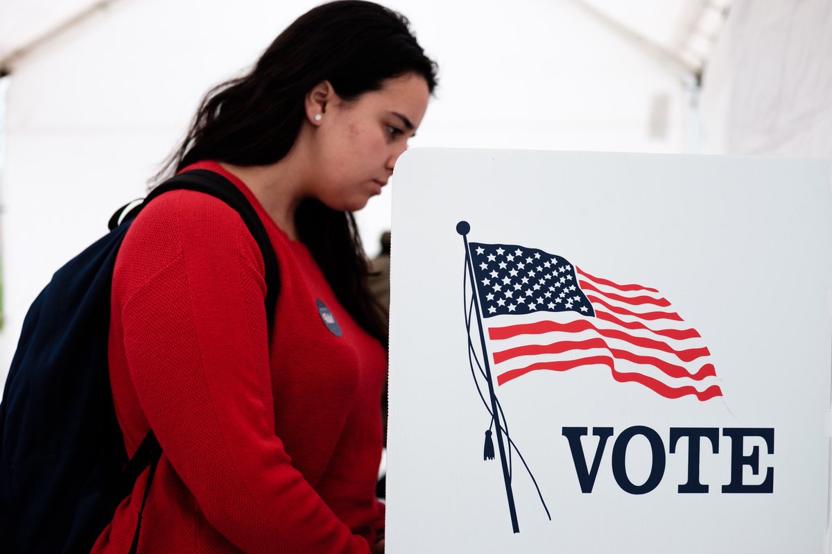 TheCollegian's tweet photo. #ASIElections2018 begin TODAY. Students head to the polls and cast their votes online via email to elect their new @FresnoStateASI leaders.
Results will be streamed LIVE on Thurs. March 22!
📷: @_ramuel https://t.co/7PA1n57ui8