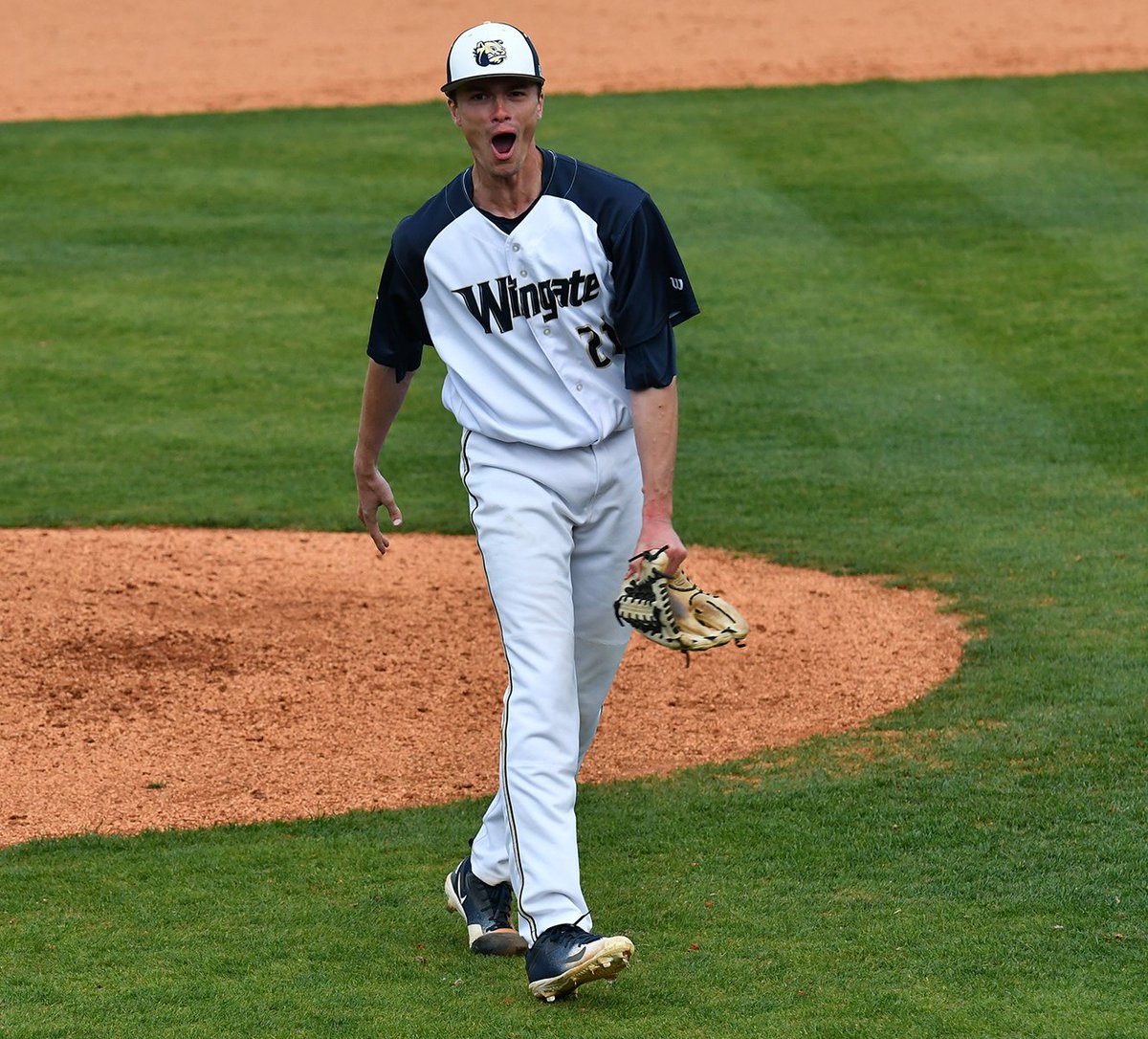 BULLDOGS SWEEP!!!! #18 <a href="/WingateBaseball/">Wingate Baseball</a> takes game two 3-1 over #13 Mount Olive behind Riley Isenhour's complete-game 6-hitter!! #WUBSB moves to 22-7 overall | #OneDog