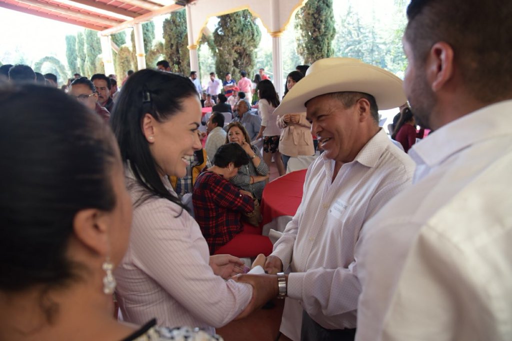 AlejandraDMV's tweet photo. Sin duda el Estado de México tiene una belleza inigualable. Su territorio, su gente, la historia que todos los días construimos juntos. Declarada, 100% enamorada de esta hermoso pedacito de tierra. #ComoelEdoméxnohaydos #AlmoloyadeAlquisiras 😍 https://t.co/oiThbgzyWp
