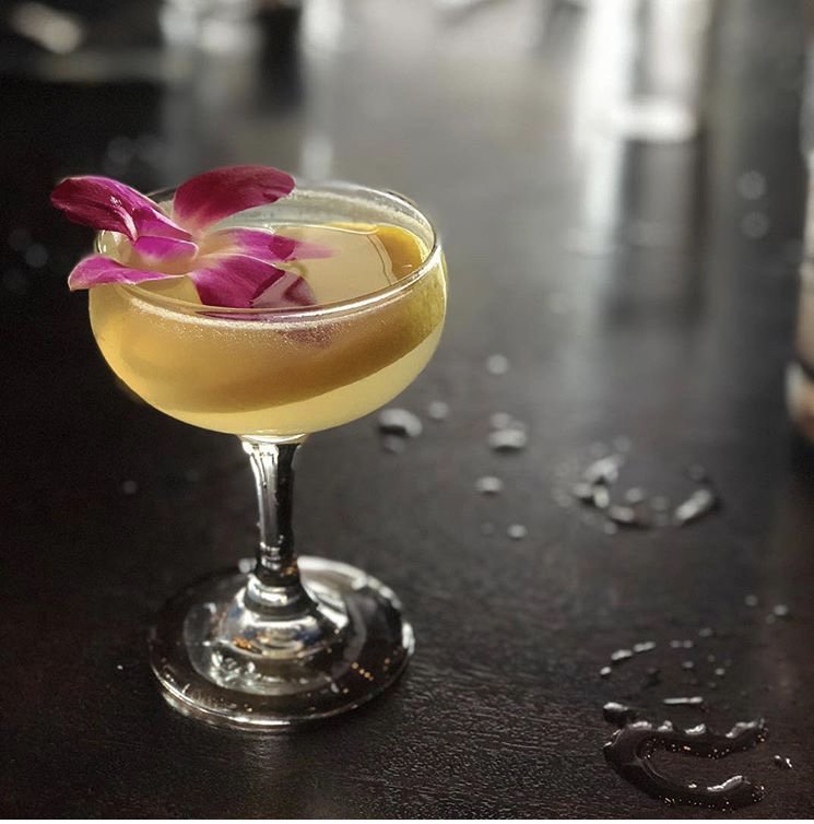 Happy first day of Spring! It's time to celebrate warmer weather. #downtownchs #rawbar #cocktailhour <a href="/meganrkramer/">Megan Kramer</a>
