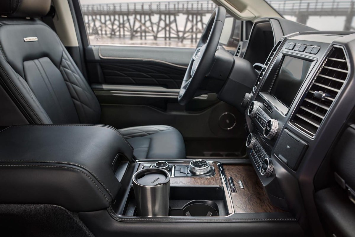 It's the little details that make the Expedition so magnificent. Get a closer look at San Tan Ford!
