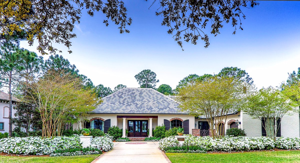 GplLandscaping's tweet photo. Spring is truly in the air. Check out this beautiful residential property we are honored to maintain. https://t.co/7WvfU2AG6s