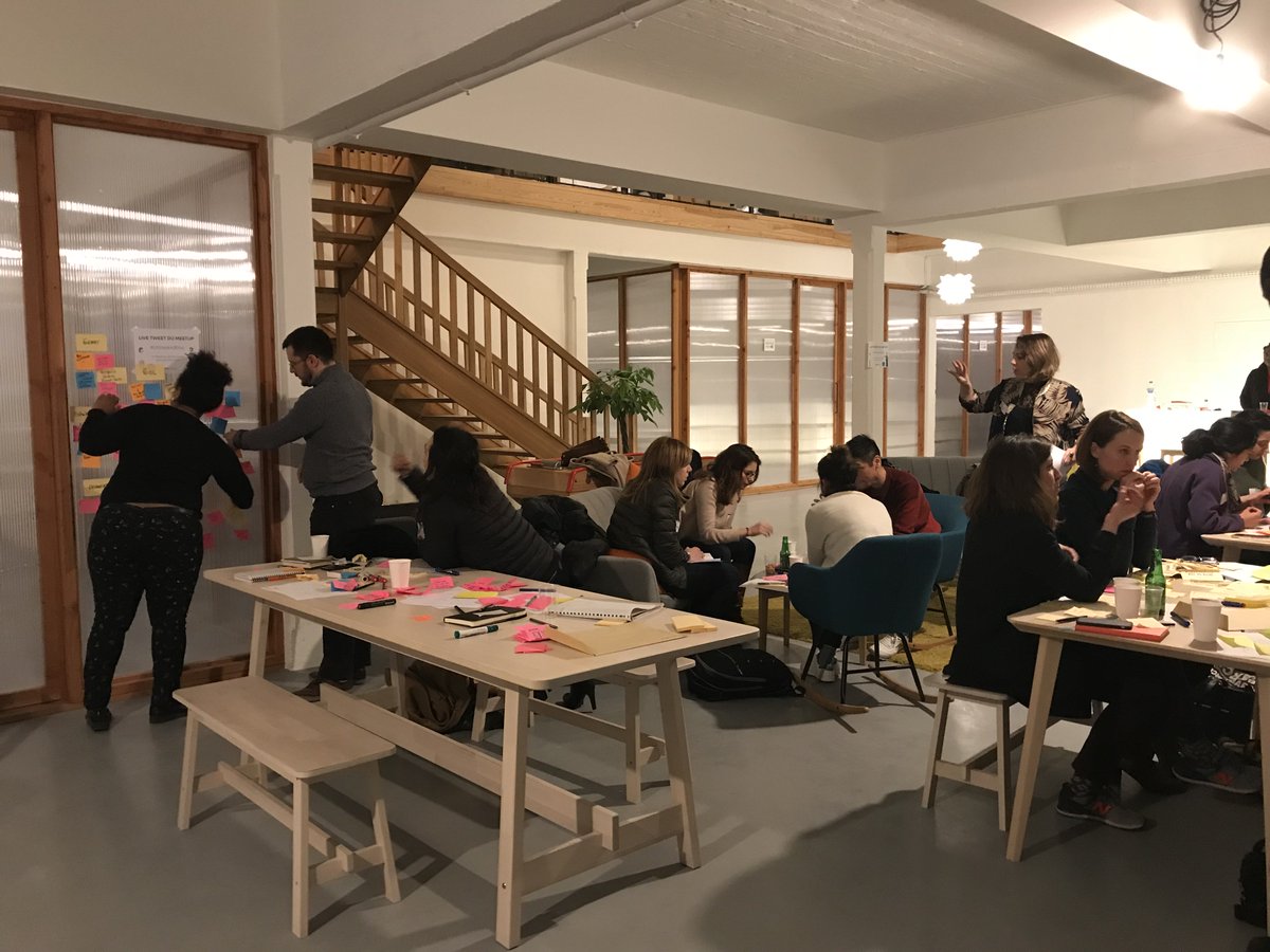 clairemorvan2's tweet photo. Initiation au #designthinking à l’espace 71 !
#UXHackAdEmy @emy_digital 
#uxdesign https://t.co/gZ0aNN59Uj
