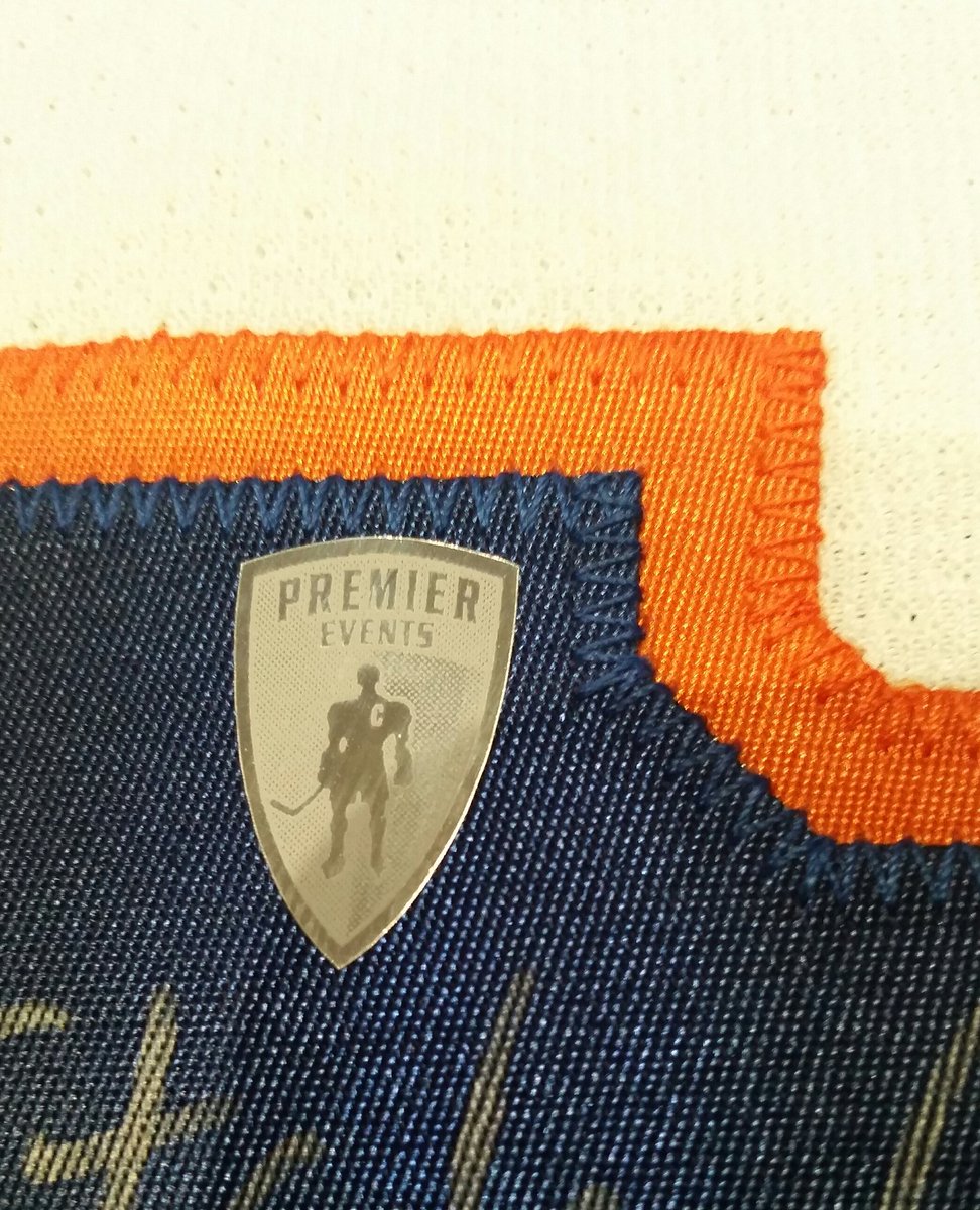 PREM1ER_EVENTS's tweet photo. We are proud to introduce our new HOLO FOIL that is now on all our autographed memorabilia, reflecting our SPORTS CELEBRITIES from our numerous Premier Events! https://t.co/dsS1DyFu2R
