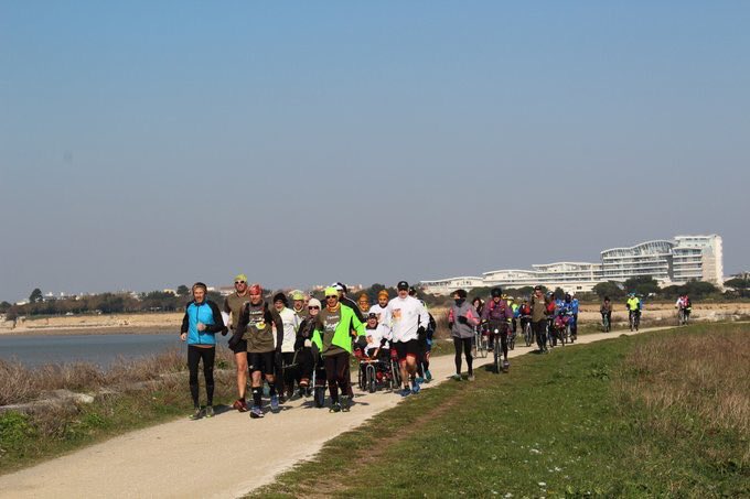 #RetourEnImage ce matin Opération " Courir pour aimer la vie " soutenue par <a href="/departement17/">Département de la Charente-Maritime</a> . Avec <a href="/svillain/">villain stephane</a> et <a href="/StphanieCost/">Stéphanie stéphanie</a> !
Depart de la MCM direction Chatel #Sport17 #Handisport #citoyenneté