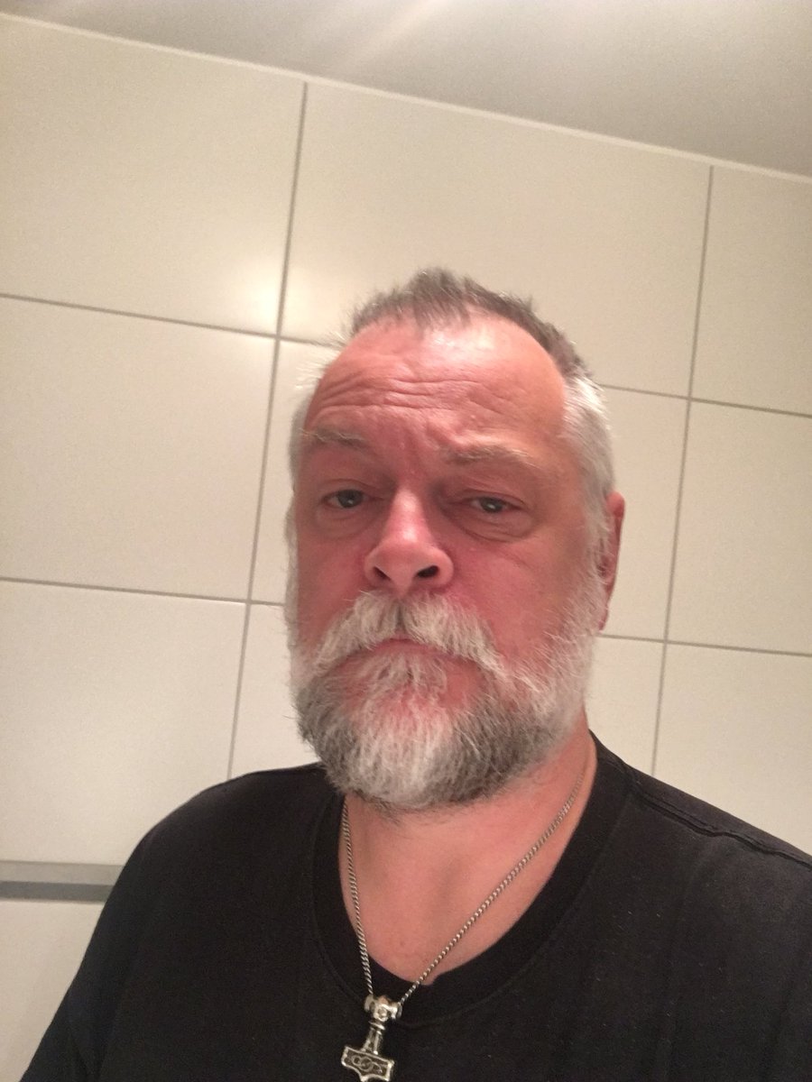Papanomalyxd's tweet photo. I start to look like the captain of Titanic. 😳 https://t.co/H08GjPEV5o