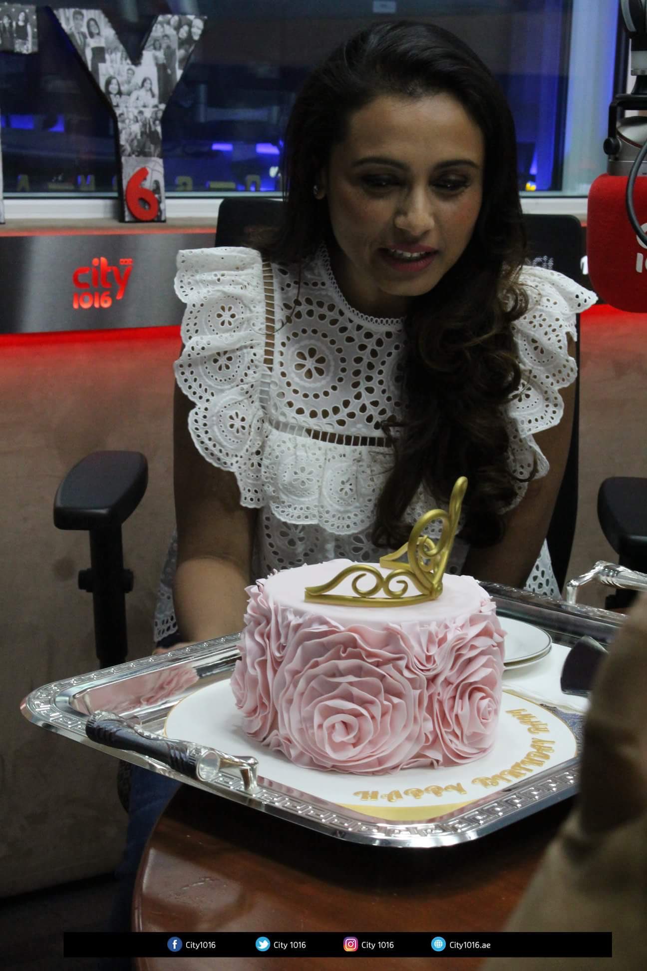 Birthday Girl Rani Mukerji With Her Birthday Cake! How Happy She Looks  . 