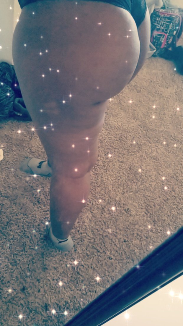 3 pic. #iWantClips #bbw #curvesarebeautiful #Femdom #BLACKBBW #LOVEME #firstdayofspring #bigbooty #bigtits add me on Snapchat:kissmyluciousli https://t.co/oZoTv8YjiS