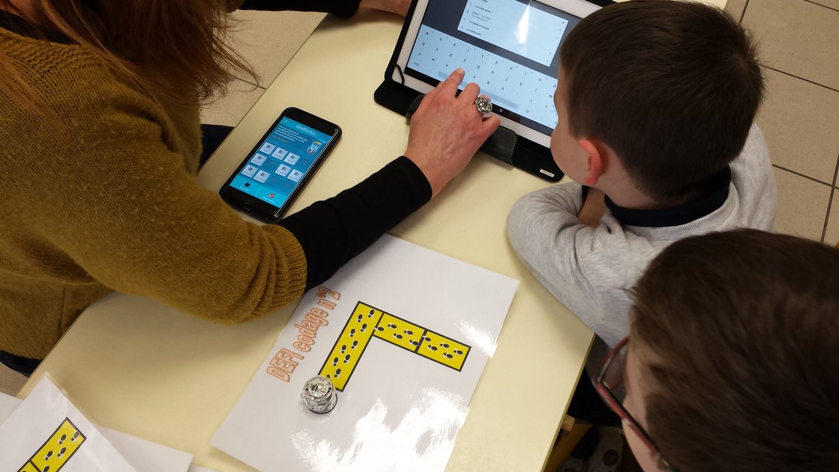 Merci <a href="/Ju_liaC/">JuliaCotentin</a>  @danecaen <a href="/lbretos/">Lydia Bretos</a> <a href="/mikygui/">Mikael Guillory</a> pour le tout premier billet de Julia Cotentin : Danse avec les robots - Dane de l'académie de Caen dane.ac-caen.fr/Danse-avec-les…                                      #Motivation #danse 2.0 #robotique #ozobot