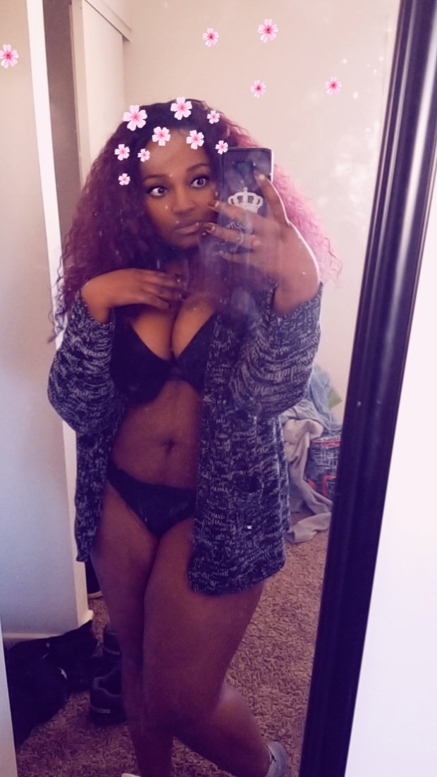 4 pic. #iWantClips #bbw #curvesarebeautiful #Femdom #BLACKBBW #LOVEME #firstdayofspring #bigbooty #bigtits add me on Snapchat:kissmyluciousli https://t.co/oZoTv8YjiS