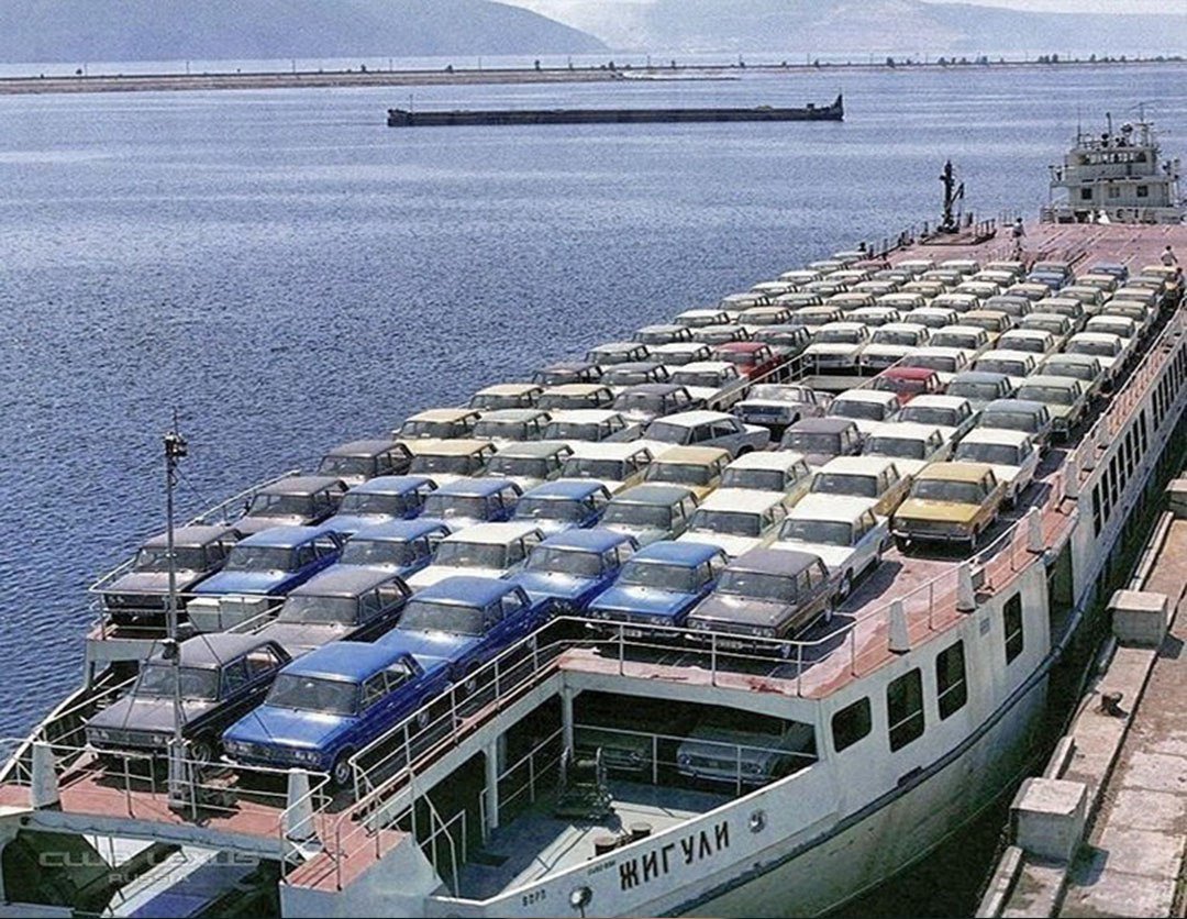 Баржа Жигули