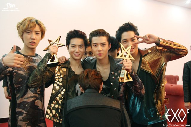 KP0P_EXOL's tweet photo. EXO was born to won like this.. We are one so we are strong!
hwaiting
#exo
#exol #weareone #exoawards #kai #baekhyun #suho #news #twitter https://t.co/A4xXUn30Pt