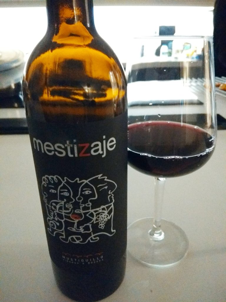 KjaenUK's tweet photo. Celebrando mi 15 aniversario en Inglaterra con una fantastica copa de @VinoMestizaje #mustiguillo #spanishwinelover #tuesdaytreat https://t.co/A5dkyJpL39