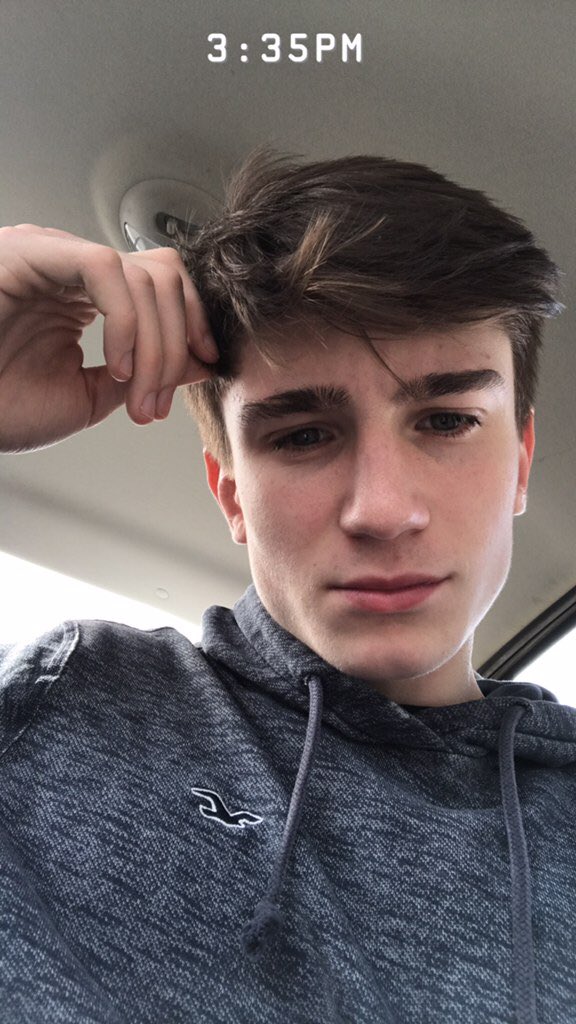 ForrestSoko's tweet photo. Happy Tuesday and first day of spring!

#firstdayofspring
#TuesdaySelfie https://t.co/jRXtK6lAWK