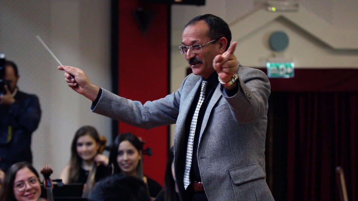 ercelik2000's tweet photo. Senato öncesi süpriz. @universitemDEU Devlet Konservatuvarı’mız orkestrasını  misafir şef olarak yönettim. Bir orkestraya şeflik yapmak, göründüğü kadar kolay değilmiş. Sanatçılarımıza başarılar diler, nice konserlere imza atmalarını temenni ediyorum. Onlarla gurur duyuyoruz. https://t.co/3Zc1YFkcLQ