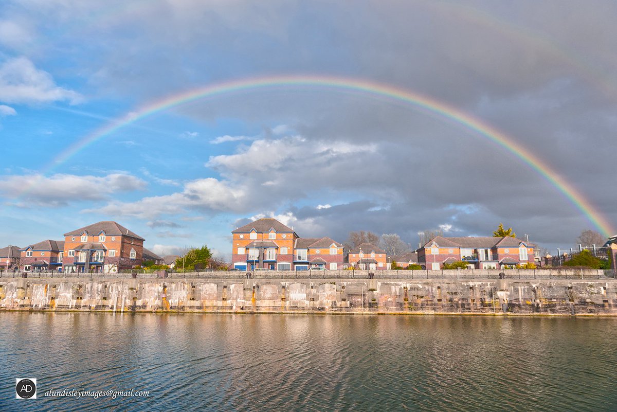 A pot of Scouse or Gold? Take ya pick, has to be the Scouse for me, obviously :-)
#rainbow #liverpool #marina #port #harbour #sailing #weather #houses #scousers #merseyside