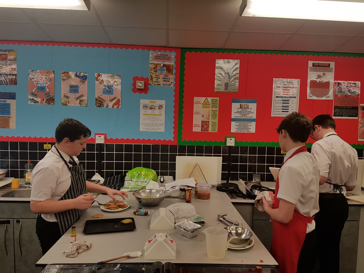 WHSteamtech's tweet image. Year 10 assessment today with Miss O'Brien, amazing final dishes! Taste tested by Mr Nicholls 👌👌👌 #dtchat