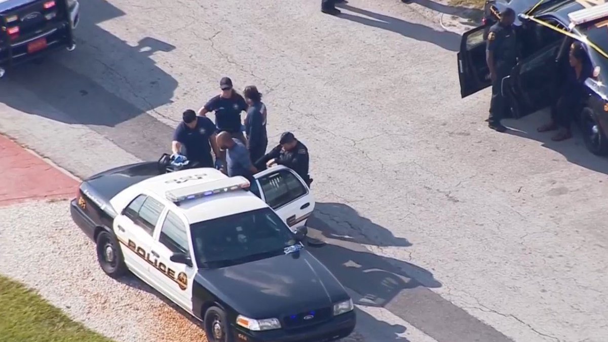 #BREAKING Teenager shot at Miramar home, person in custody bit.ly/2HQdnwY?utm_so… https://t.co/0MB8o0EcUa