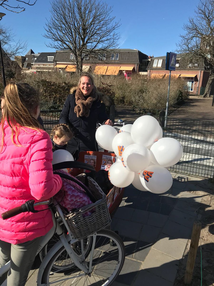 Laatste dag voor de verkiezingen en nog volop op campagne! Samen voor een sterker Westland! #vvd #vvdwestland