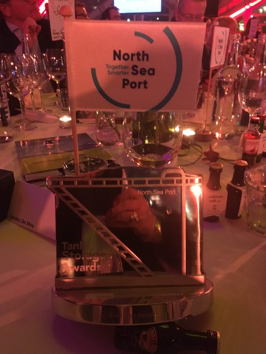 Yessss  @NorthSeaPort_  won the AWARD for best port! <a href="/StocExpo/">StocExpo</a> Rotterdam