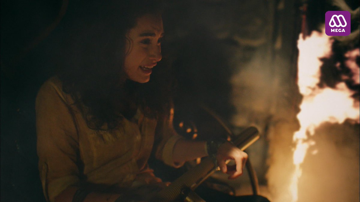 #Zeynep corre peligro en la casa encantada tras un desperfecto mecánico.
Síguenos a través de <a href="/Mega/">Mega</a>