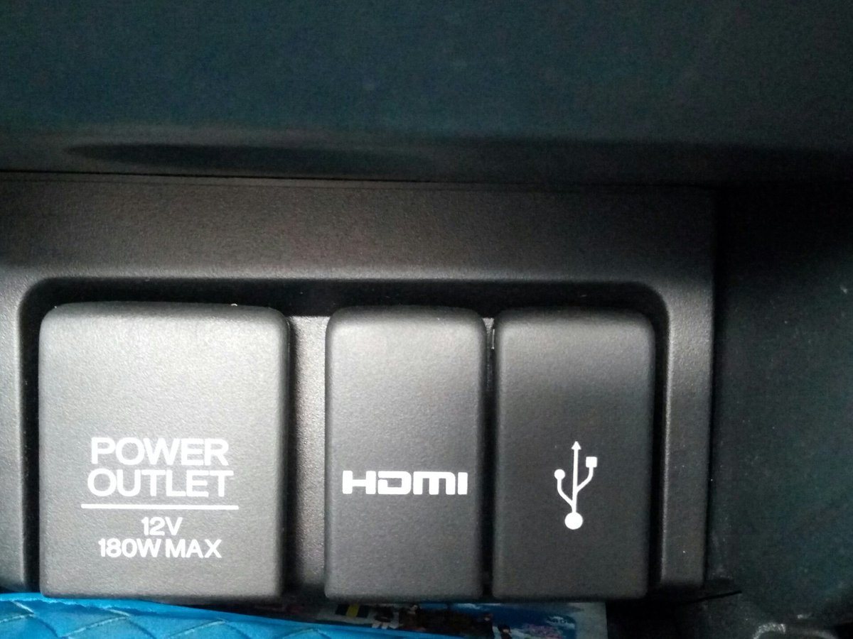 Toshi S660はusbメモリで音楽聴いてるんだけど 小型のusb使えばカバー閉じたまま使用できるからオススメ