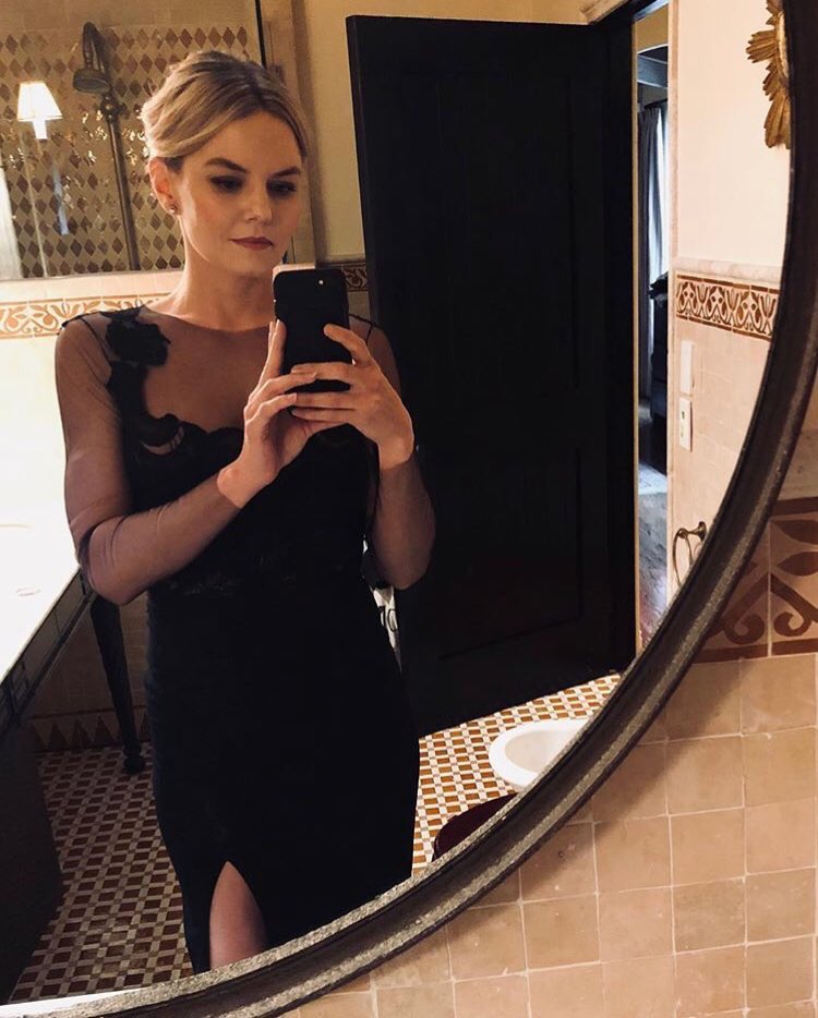 JMOFamily's tweet photo. someone is looking beautiful !! @jenmorrisonlive  styled by @stylistjenrade make up by @abhairmakeup hair by #joeyperrotti https://t.co/NMNMDHWoBC