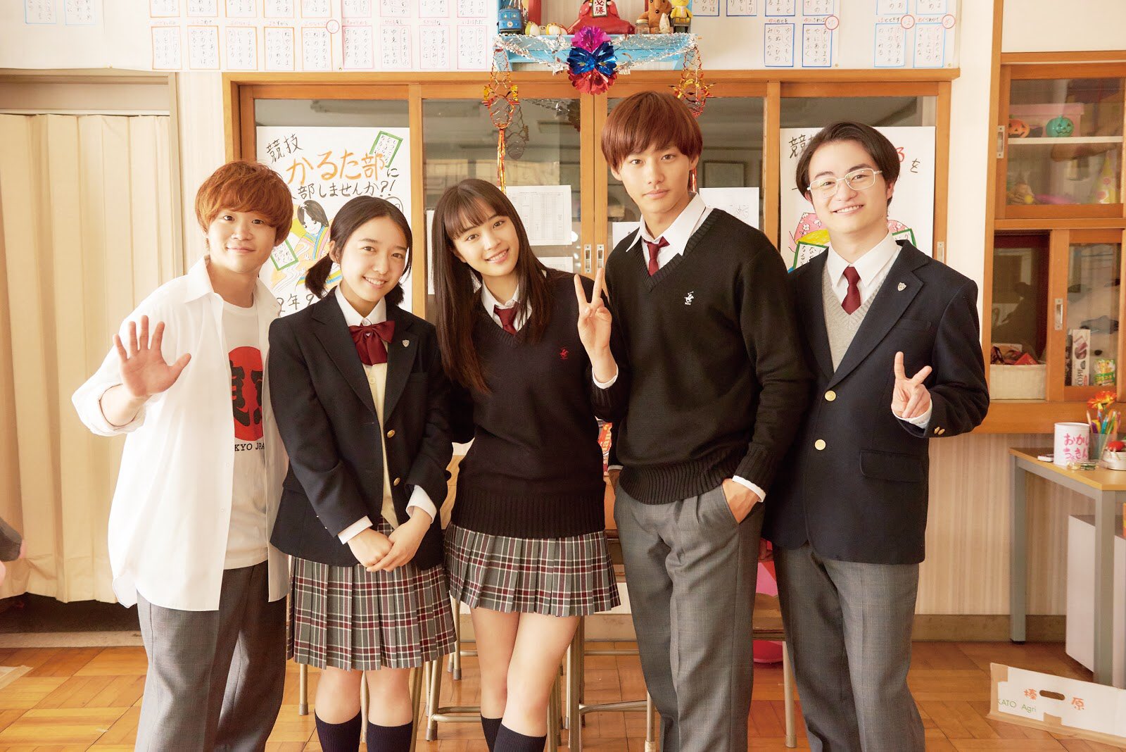 ちはやふる公式 ちはやふるいよいよ公開 映画 ちはやふる結び の公開を記念して公式twitterでは キャストのオフショット 裏話など ちはやふる秘話 を紹介していきます おたのしみに ちはやふる公式 ちはやふるいよいよ公開 映画 ちはやふる結び の公開を記念して公式twitterでは キャストのオフショット 裏話など ちはやふる秘話 を紹介していきます おたのしみに