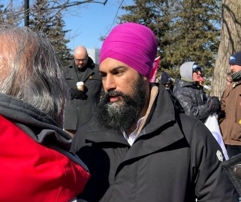 NDP leader Singh visits striking Carleton staff   ottawamatters.com/local-news/ndp… https://t.co/QWEvEwRveA