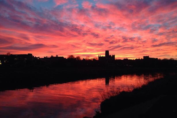 HistoryNeedsYou's tweet image. A glorious sky above @durhamcathedral to end #Cuthbert Day 
#Durham #Photography courtesy @ChronicleLive