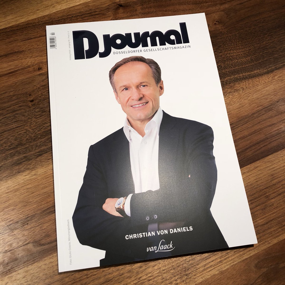 ChrisTheisen's tweet photo. Das neue DJournal ist da! #DJournal #vanLaack https://t.co/6jKHErN6aN