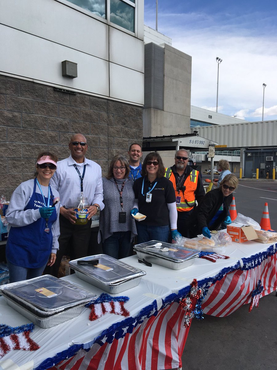 USO Fundraiser in DEN. Having fun with a great group of folks supporting a great cause. Nice job Team! @weareunited #beingunited