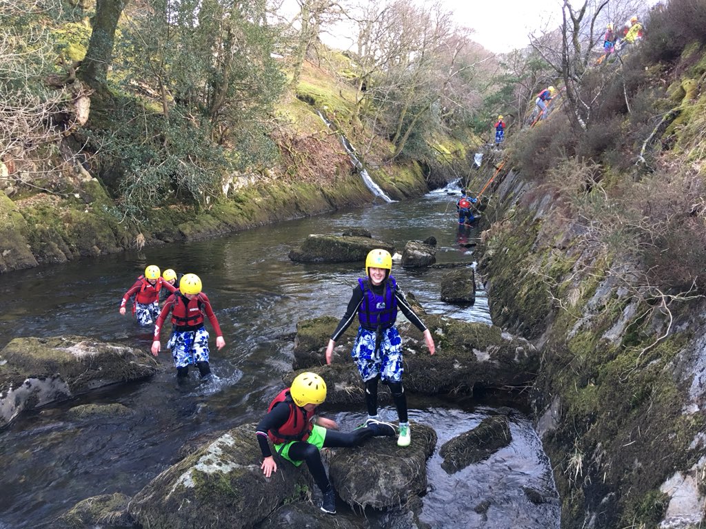DSDolawen's tweet photo. @DorothyStringer @bigyellowss Plung pool in a freezing cold river! https://t.co/kbD26AqZE4