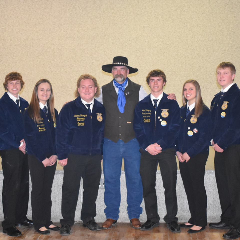 trentloos's tweet photo. I have gotten glowing reviews about Loos Tales airing today from radio listeners. It has everything to do with my guest from Garner, IA FFA President Andrew Baumgard. This generation understands the value of working with their hands. #NationalAGDay https://t.co/Dy1gqzXj5w https://t.co/k2DCnUf2A2