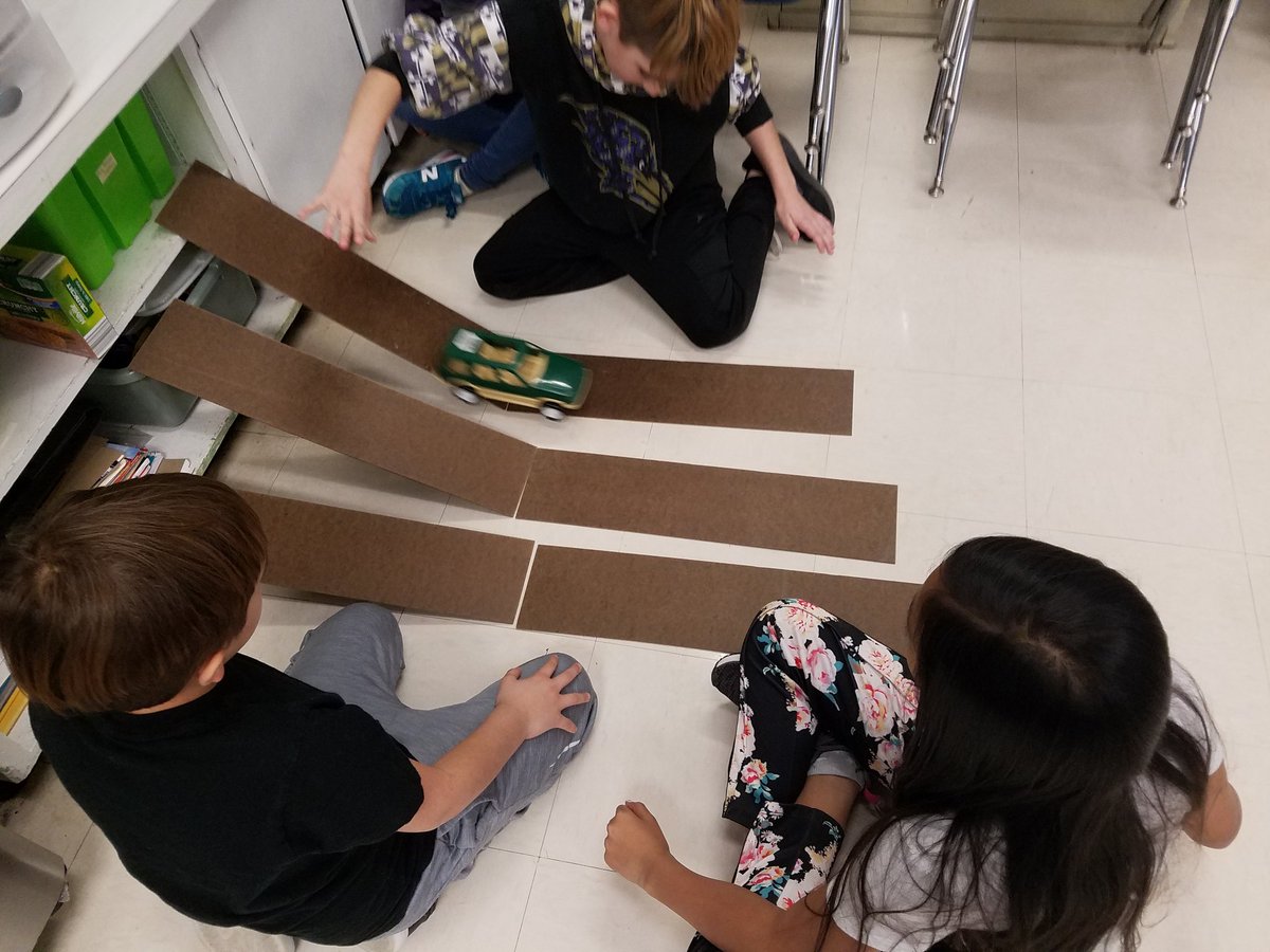 TerriDarnellGRT's tweet photo. Exploring simple machines. Kids formed spot on generalizations including: simple machines involve force and motion, have 1-2 parts, and make work easier. #Projectclarion @VBGifted @VBContent @TESSeagulls @cziggy1 https://t.co/v6GyoHib1Z