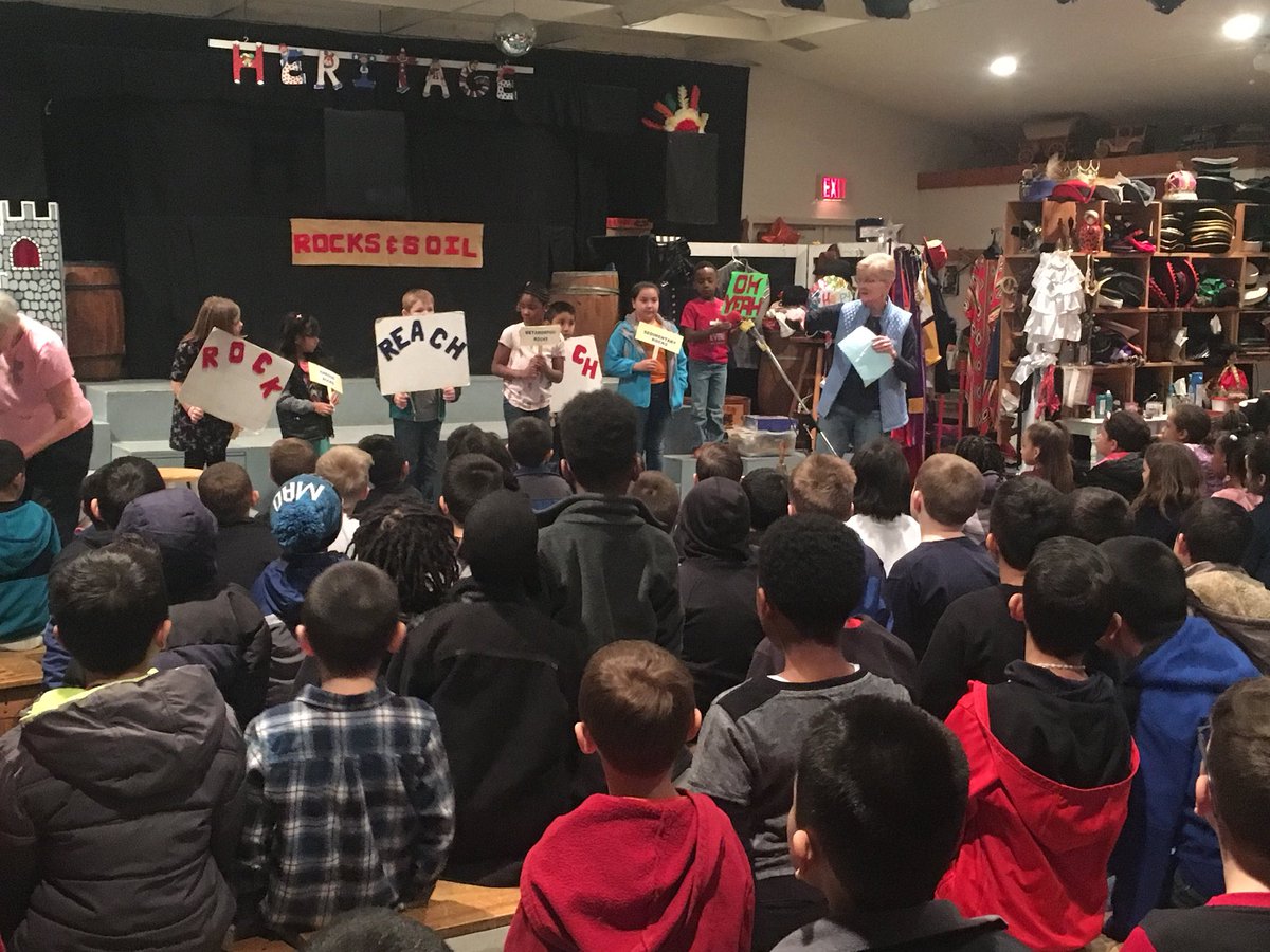 room17Day's tweet photo. What a great trip!! We learned about rocks and soil at the Heritage Theatrein Winston Salem!! @KESElementary 🐾 #WeDoScienceWell #10kin2018 https://t.co/nj6AVuexR6