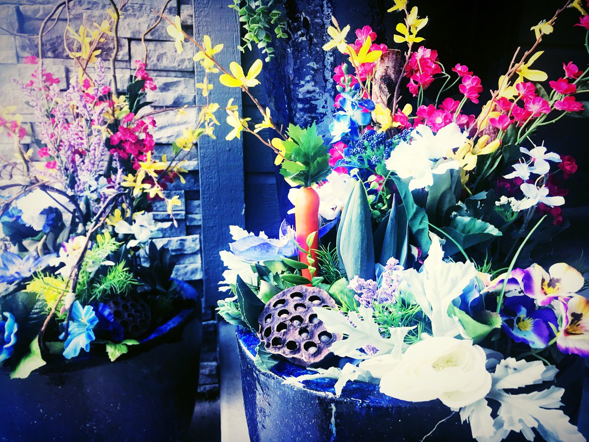 edenartofomaha's tweet photo. Bling into spring...bringing the beauty into action. ❤️ #flowerteam #spring2018 #edenart #springsilks #waitinonpansies https://t.co/K748uC3ihW