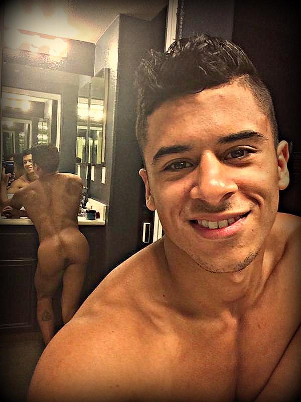 CONGRATULATIONS ARMOND RIZZO @ArmondRizzoXXX 200,000 FOLLOWERS!http://www.m...