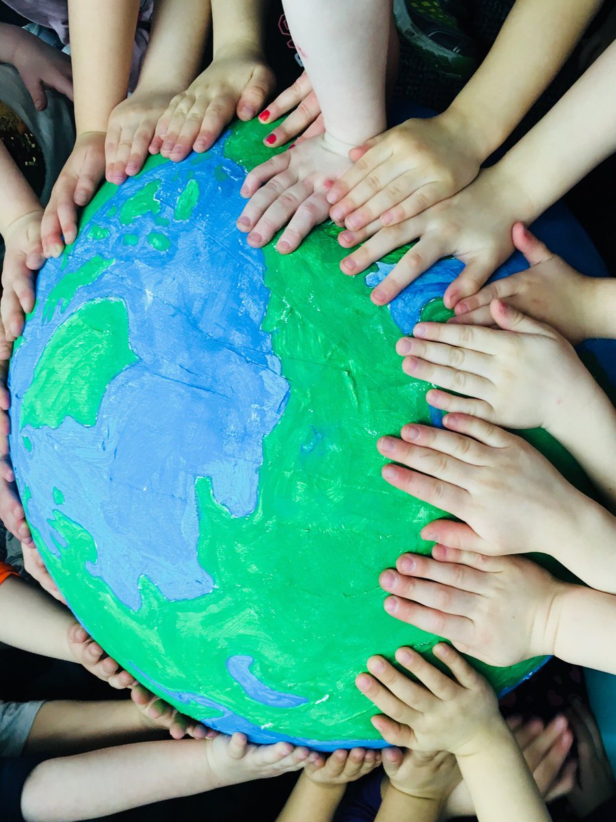 MrsNandMsF's tweet photo. Finished our papier-mâché earth!
#deeplearning #pvnclearns #myplaceintheworld https://t.co/GBBJVr8IcU