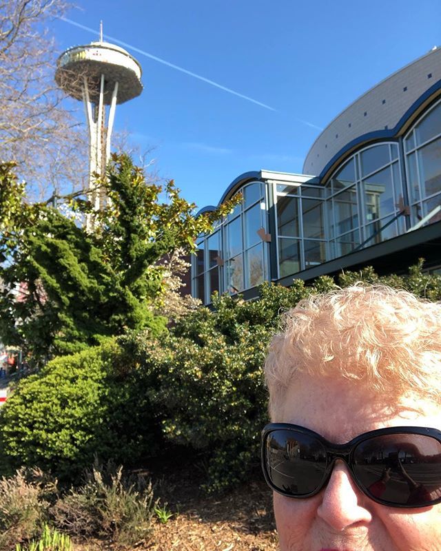 AcrylicDivaSF's tweet photo. #notgoingup 😱 #seattle #spaceneedle https://t.co/qVPLeAmHwO https://t.co/k5voJk3U1X