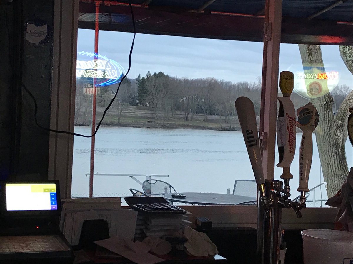 racko98's tweet photo. #snowstormprep I live right over those trees. #boathousebbq https://t.co/TwCOkQSmWy